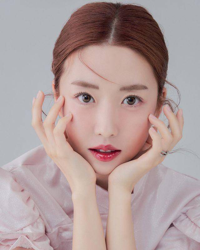 Penampilan Sunny Dahye (instagram.com/sunnydahye)