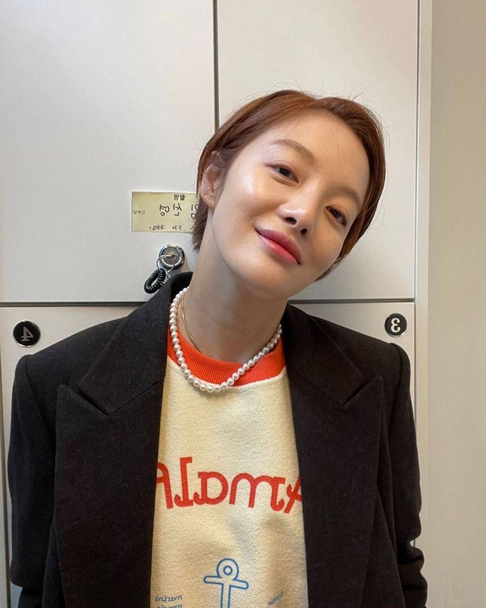 Hwang Bo Ra (instagram.com/pinggumama)