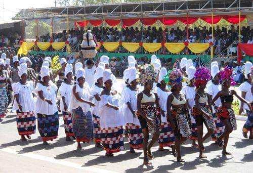 potret perayaan kemerdekaan negara Gabon di setiap tanggal 17 Agustus (designcorral.com)