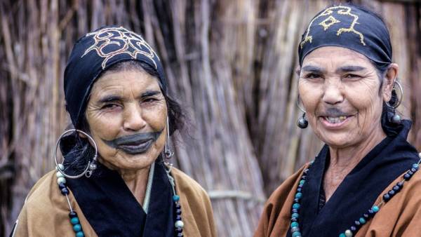 ilustrasi suku Ainu (bbc.com)