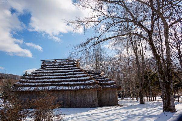 ilustrasi rumah Suku Ainu, cise (kai-hokkaido.com)