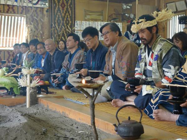 ilustrasi ritual Suku Ainu (global.hokudai.ac.jp)