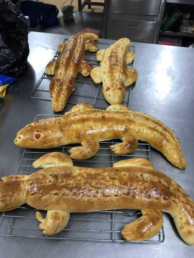 roti buaya buatan warganet (twitter.com/oombadut)
