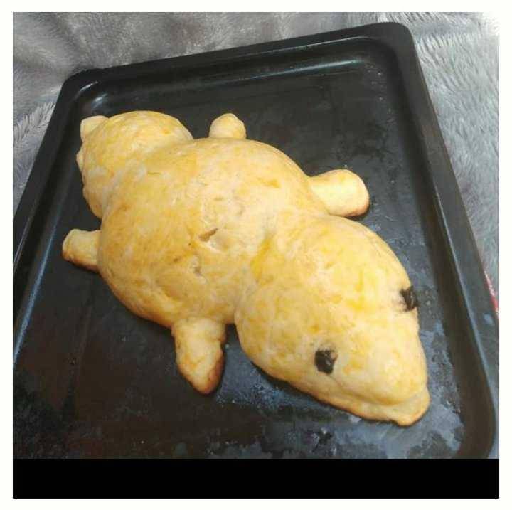 roti buaya buatan warganet (twitter.com/KimFiance)