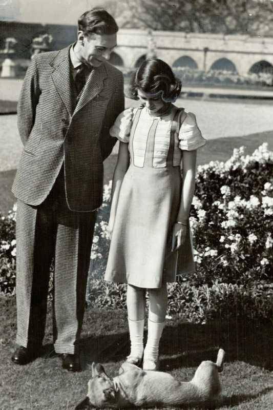Ratu Elizabeth II dan Raja George VI (almowaten.net)