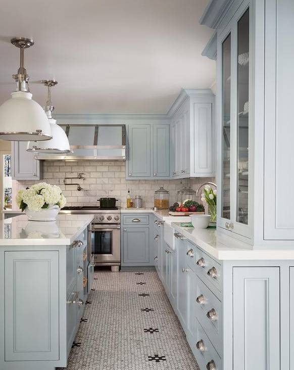Contoh desain dapur berwarna pastel (enchantedhome.com)