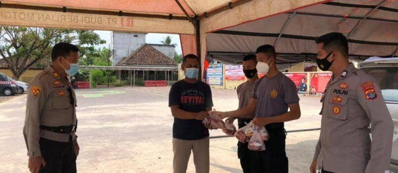 Polres Pringsewu dirikan dapur umum. (IDN Times/Polres Pringsewu).