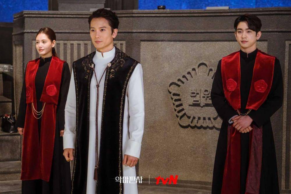 Kim Jae Kyung, Ji Sung, dan Jinyoung GOT7 di drama Korea The Devil Judge (instagram.com/tvndrama.official)