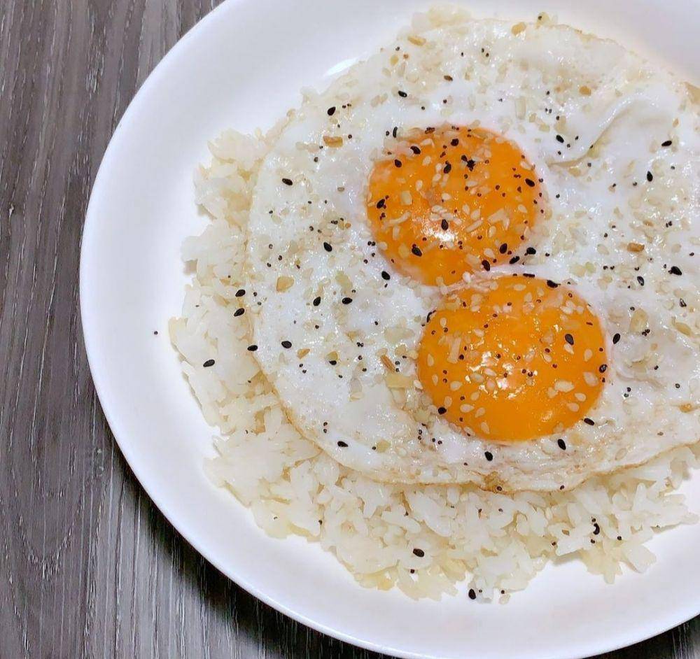 arroz con huevo (instagram.com/florpinacolada)