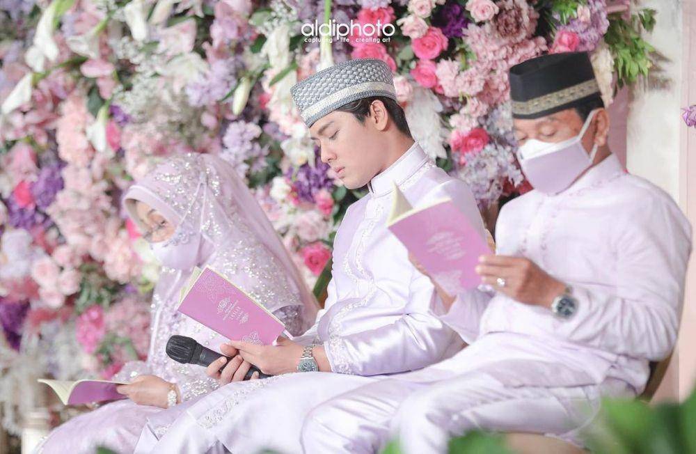 Pengajian pra nikah Lesti Kejora dan Rizky Billar. (Instagram.com/aldiphoto)