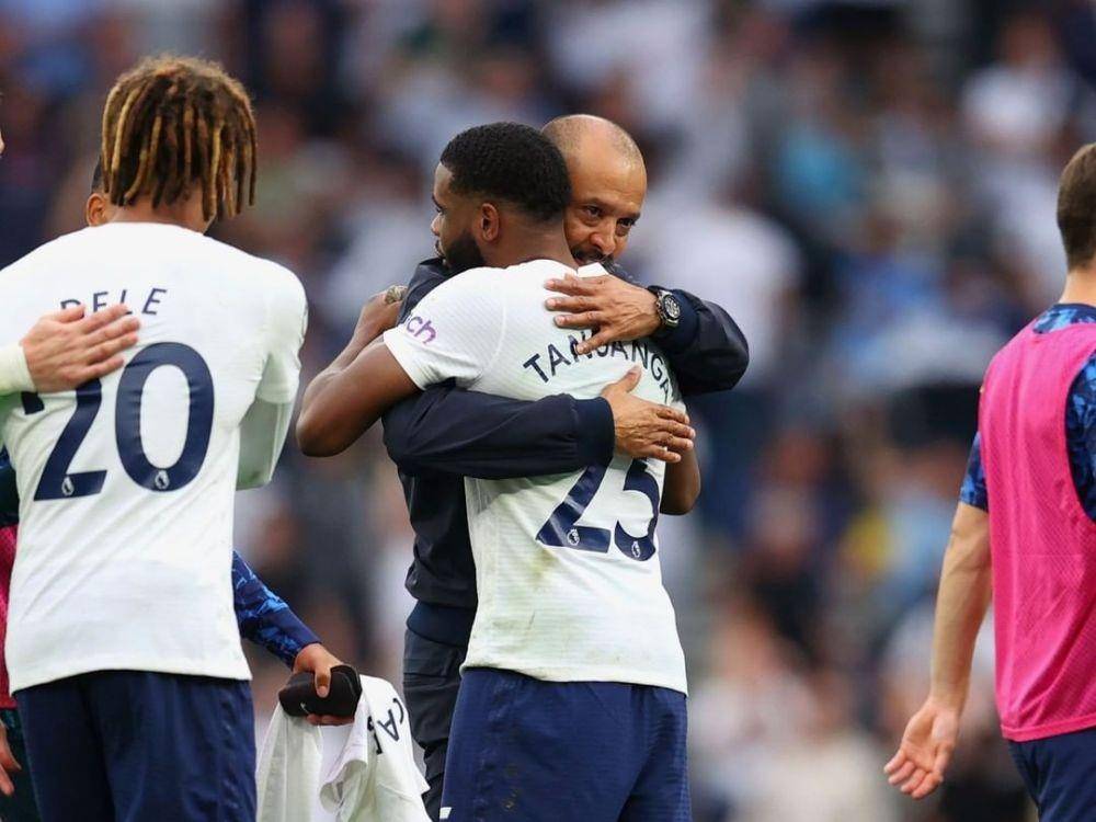 Bek Tottenham Hotspur, Japhet Tanganga, dan manajer Spurs, Nuno Espirito Santo / Instagram @SpursOfficial