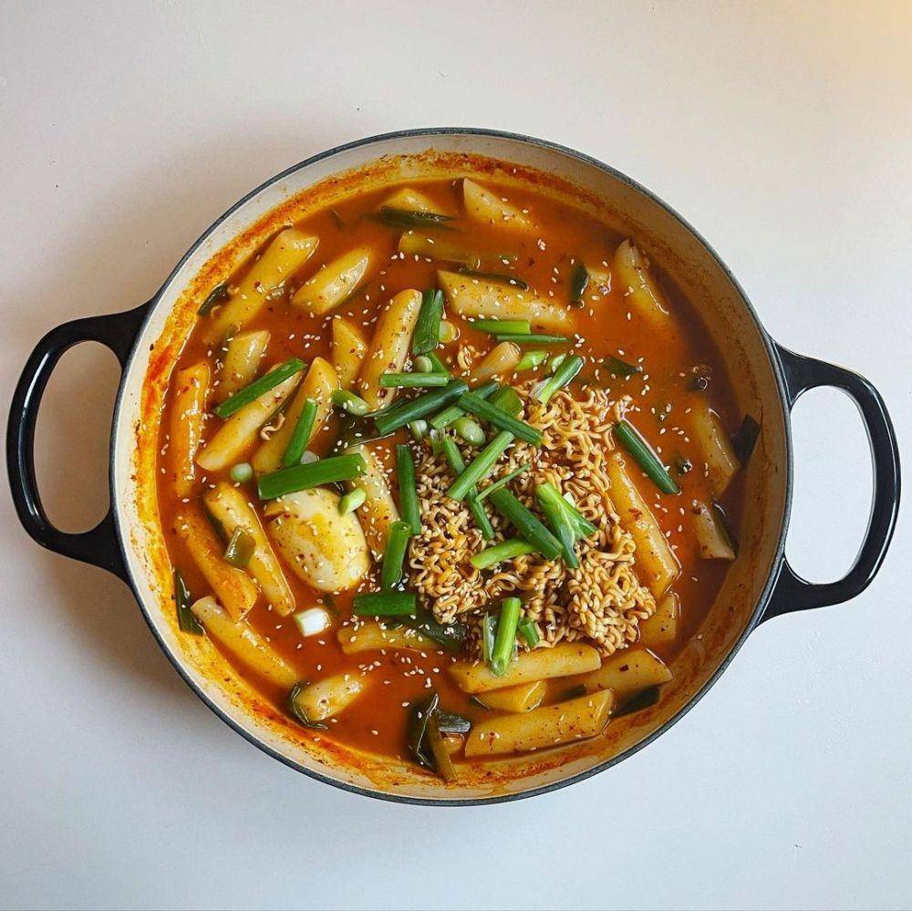 Rabokki (instagram.com/chef.scheff)