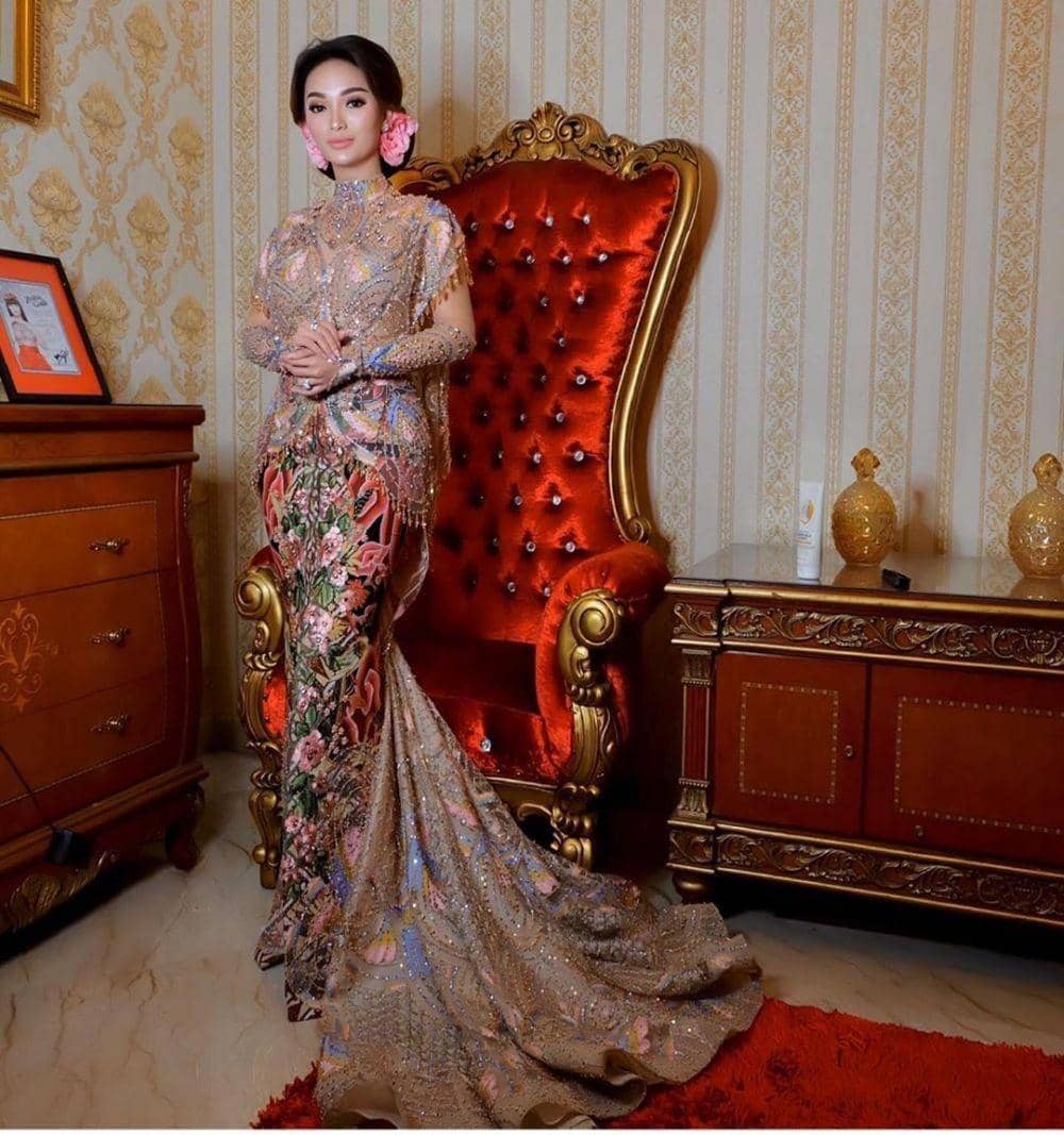 Zaskia Gotik (instagram.com/zaskia_gotix)