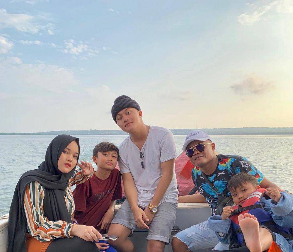 Rizky Febian dan saudara (instagram.com/putridelinaa)