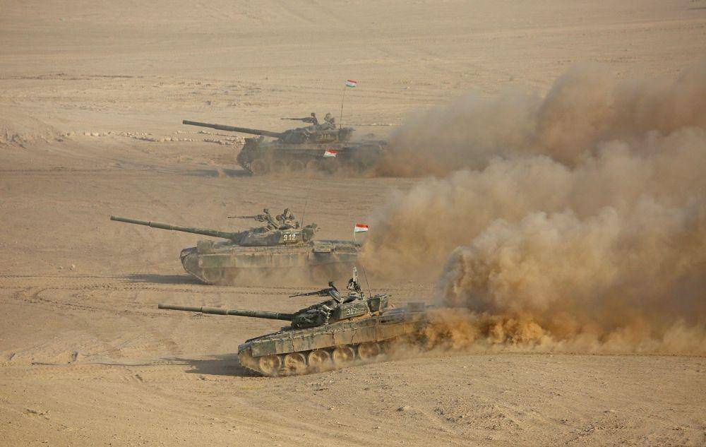 Tank angkatan bersenjata Tajikistan tampak dalam latihan militer gabungan yang melibatkan Rusia, Uzbekistan dan Tajikistan, di arena latihan Harb-Maidon, berlokasi dekat perbatasan Tajik-Afghanistan di Wilayah Khation, Tajikistan, Selasa (10/8/2021). ANTARA FOTO/REUTERS/Didor Sadulloev.