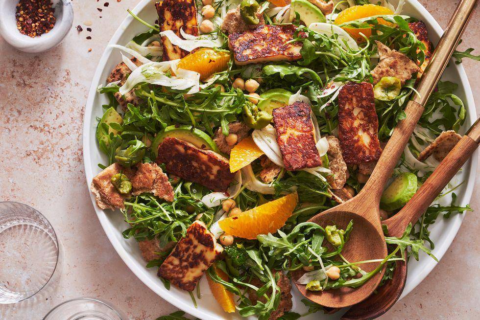 ilustrasi halloumi salad (delish.com/Andrew Bui)