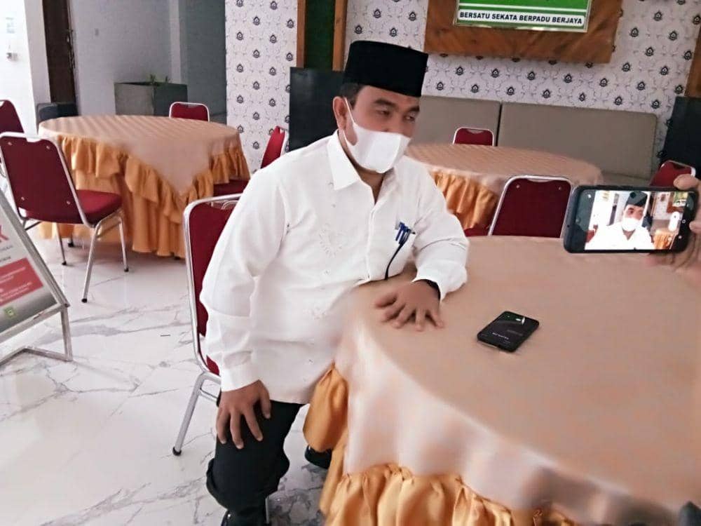 Plt Kadis Pora Saiful Abdi, saat angkat bica terkait anggota paskibra yang terpapar COVID-19 (IDN Times/ Bambang Suhandoko)