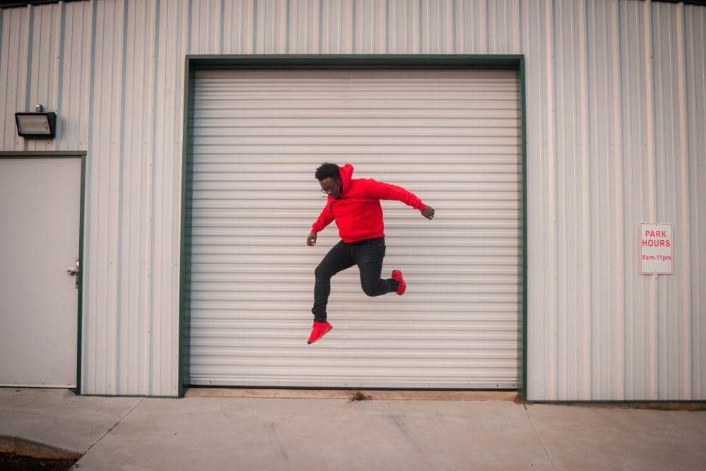 Ilustrasi outfit merah (unsplash.com/Larry George II)
