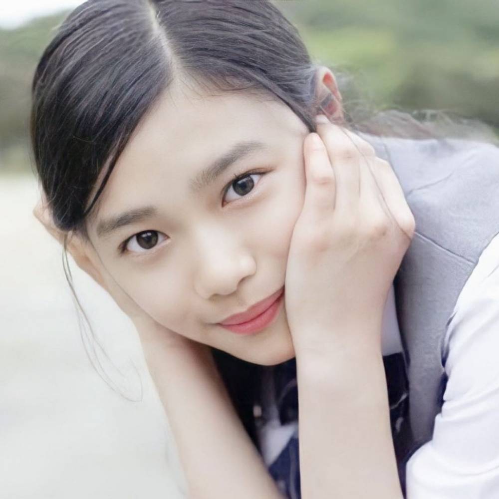 Hana Sugisaki (instagram.com/ohanagrm_)