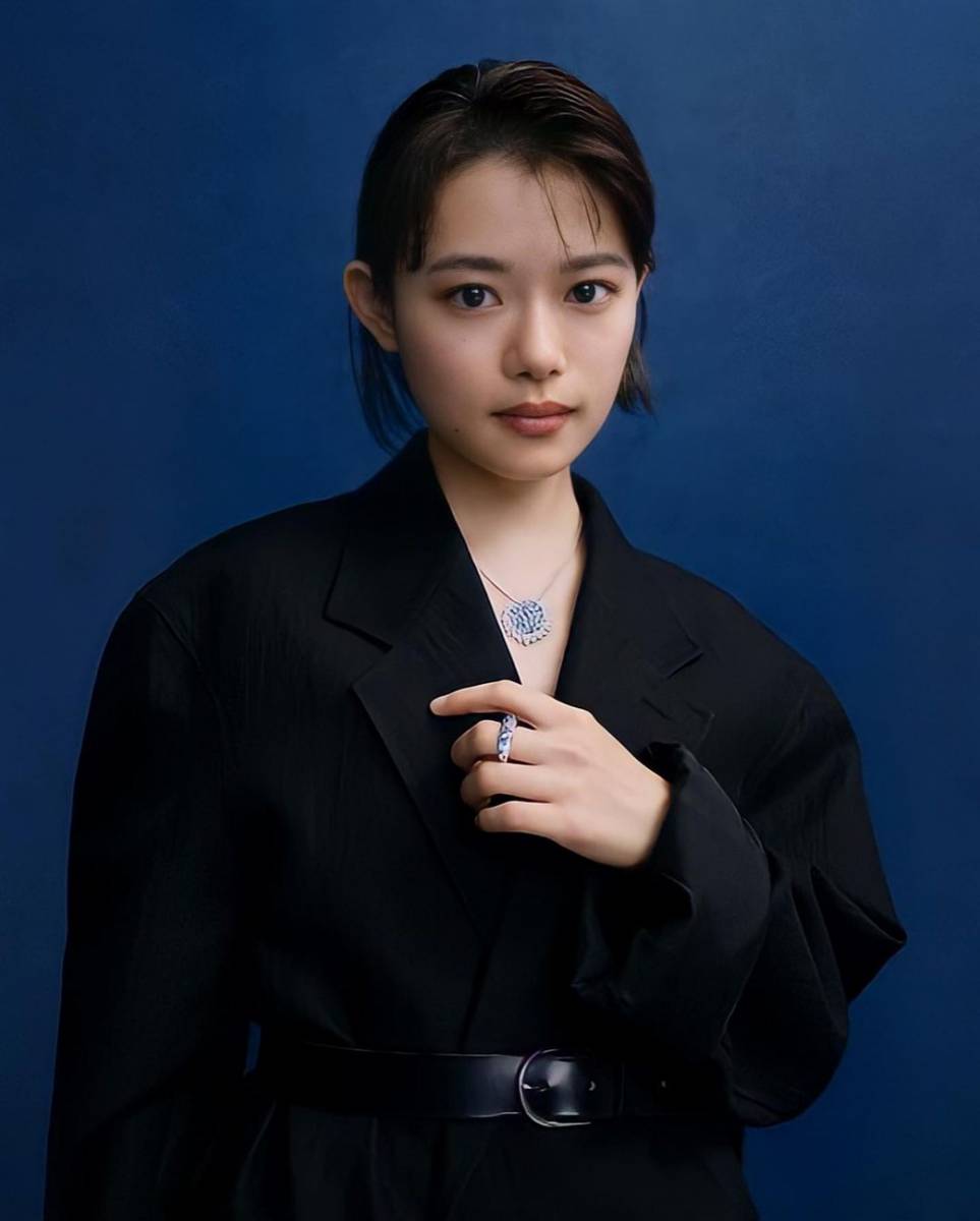 Hana Sugisaki (instagram.com/ohanagrm_)