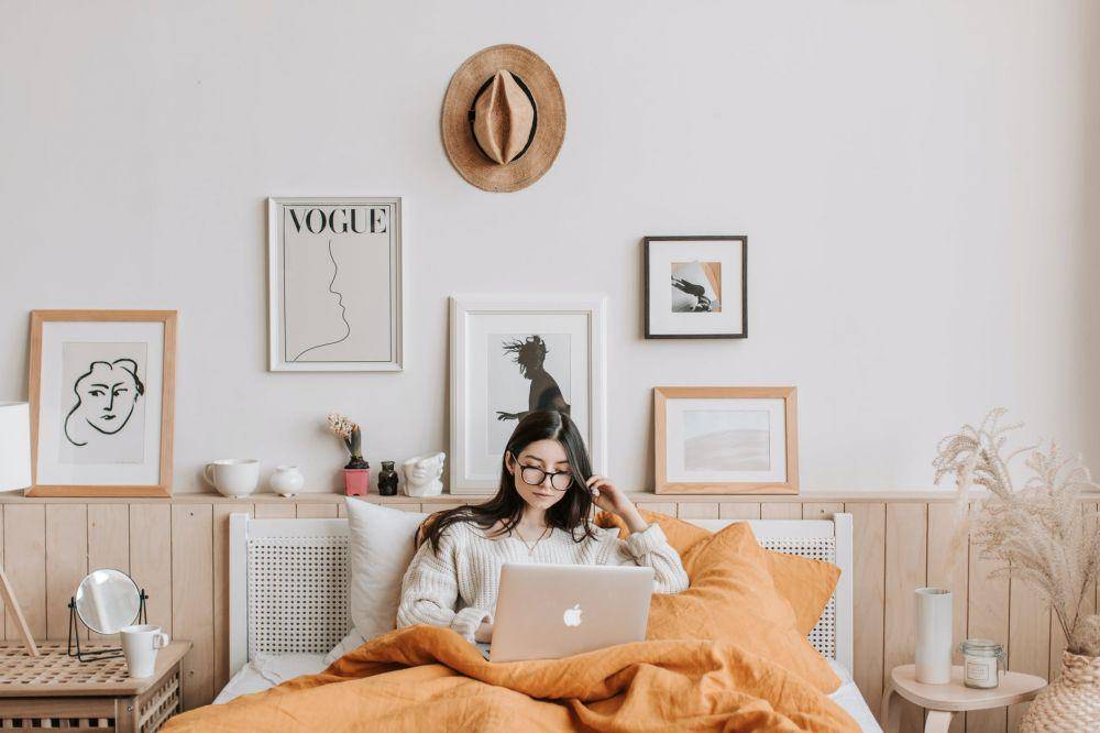 Streaming atau nonton drama favorit (pexels.com/Vlada Karpovich)