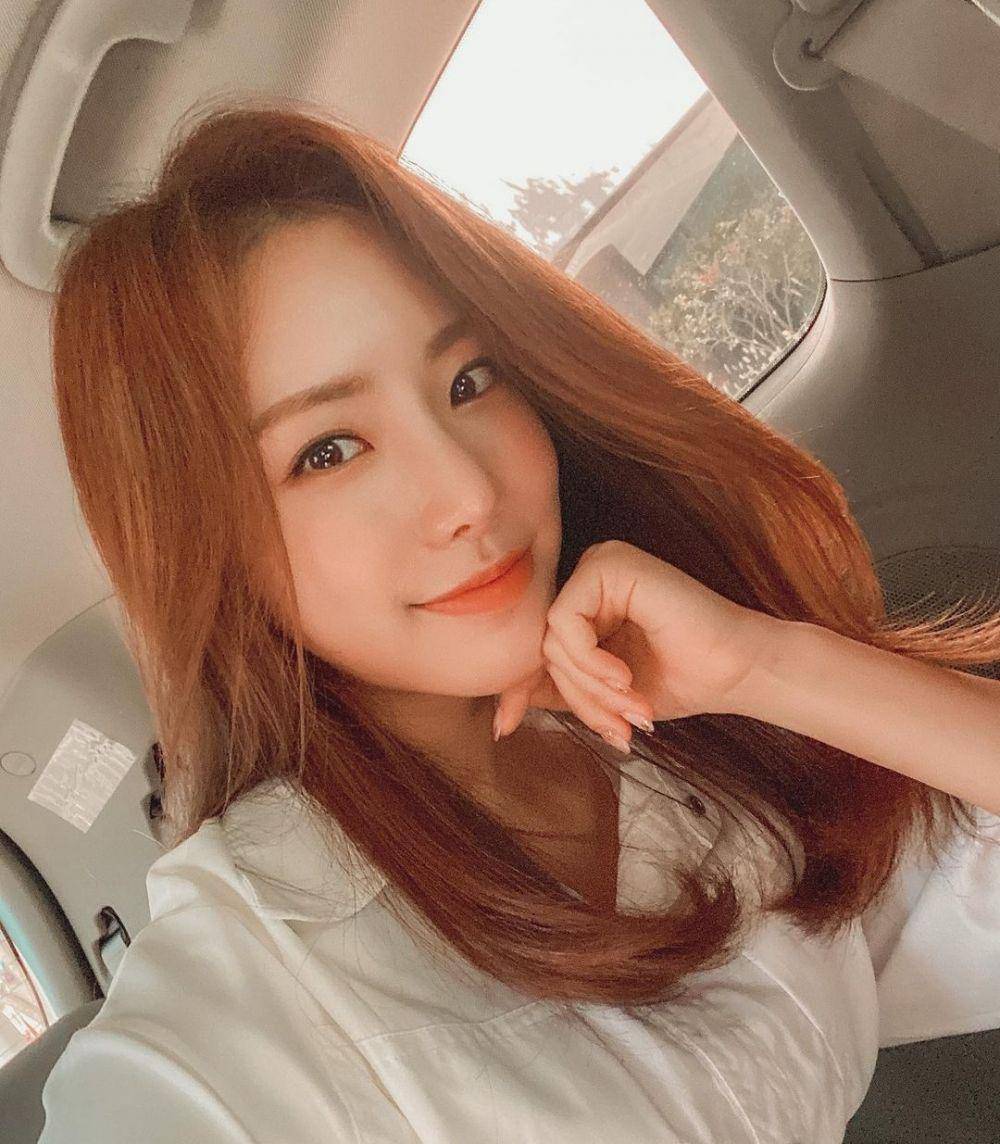 Jini Hyeon (instagram.com/jinihyeon_)