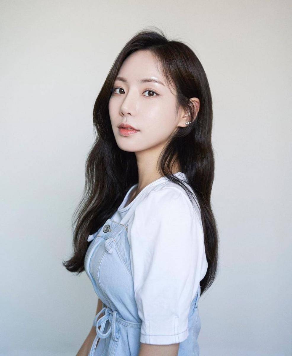 Jini Hyeon (instagram.com/jinihyeon_)