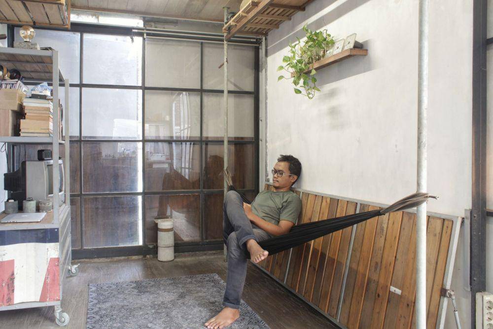 Di dalam rumah ini tidak ada dinding pembatas ruangan. (dok. pribadi/Suryagama Harinthabima)
