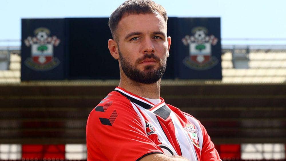 potret Adam Armstrong berseragam Southampton (skysports.com)
