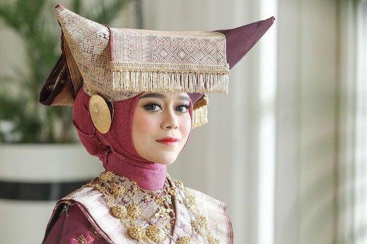 10 Pesona Lesti Kejora di Malam Bainai, Glowing dan Bikin Pangling!