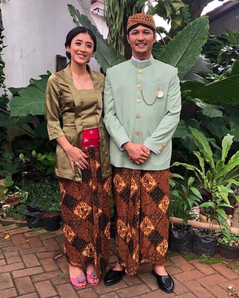 Kebaya kondangan sarimbit. (instagram.com/rtachril)