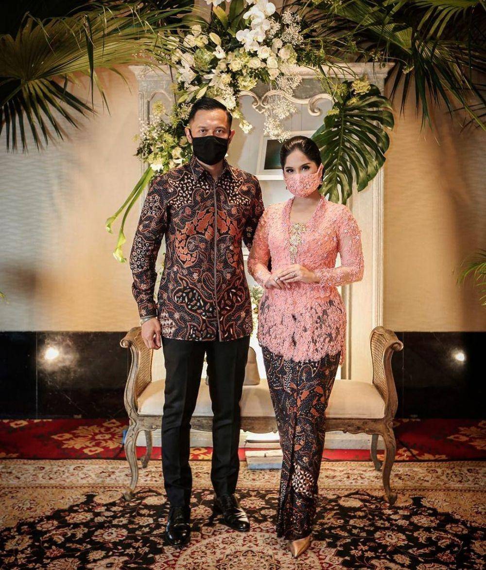 Kebaya kondangan sarimbit. (instagram.com/annisayudhoyono)