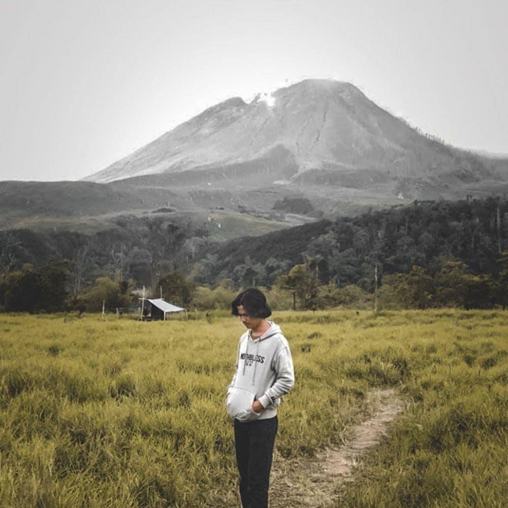 Gunung Sinabung (instagram.com/1rwnsyh)