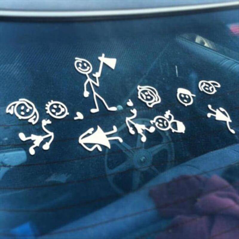 Stiker Keluarga di Kaca Belakang Mobil Ngakak (cheezburger.com)