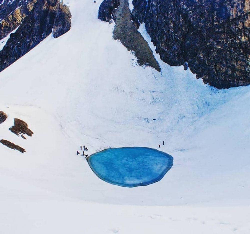 Roopkund Lake (instagram.com/offbeat_travel_india)