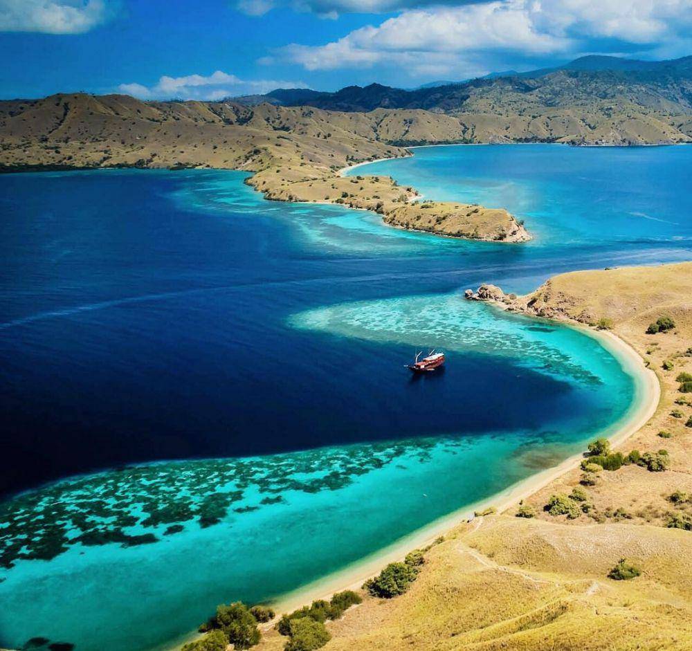 pemandangan pantai di Gili Laba (instagram.com/divergenttravelers)