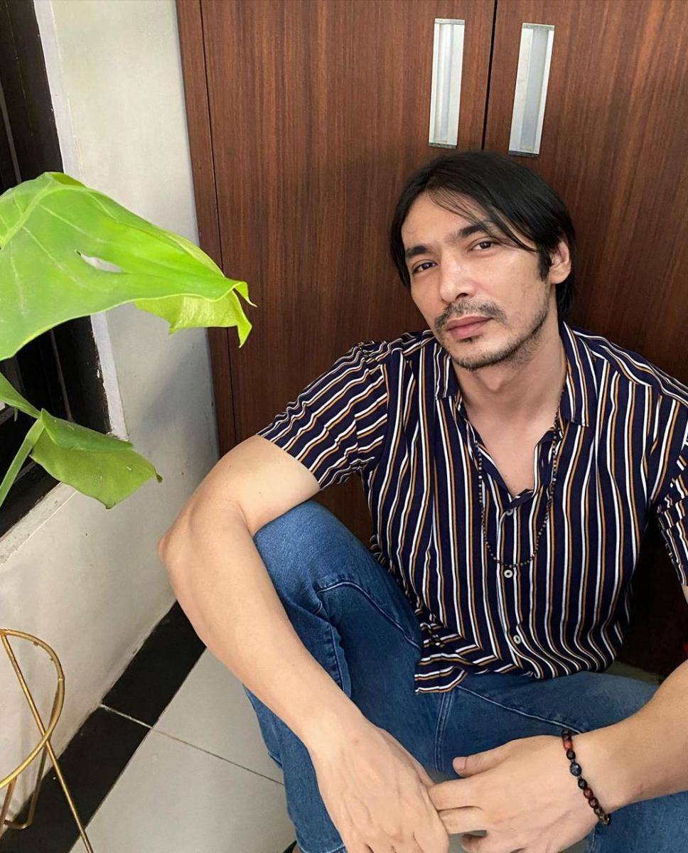 Abimana Aryasatya (instagram.com/abimana_arya)