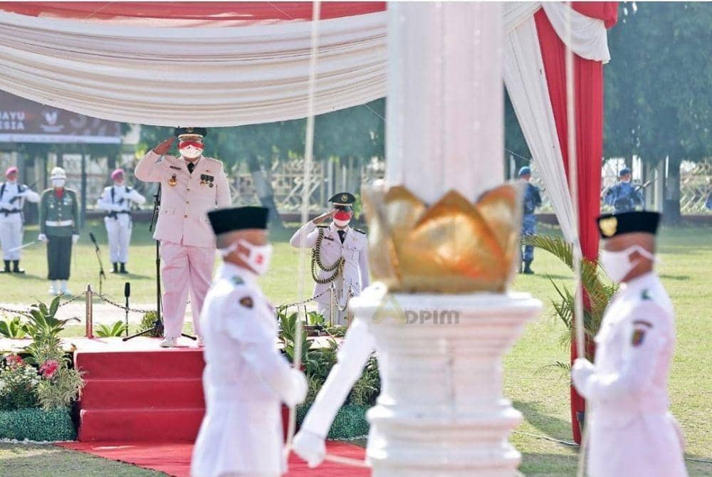 Upacara Memperingati Hari Ulang Tahun Proklamasi Kemerdekaan Republik Indonesia Ke-76 tahun 2021 di Lapangan Korpri, Komplek Kantor Gubernur Lampung, Selasa (17/8/2021). (IDN Times/Kadiskominfotik Lampung).