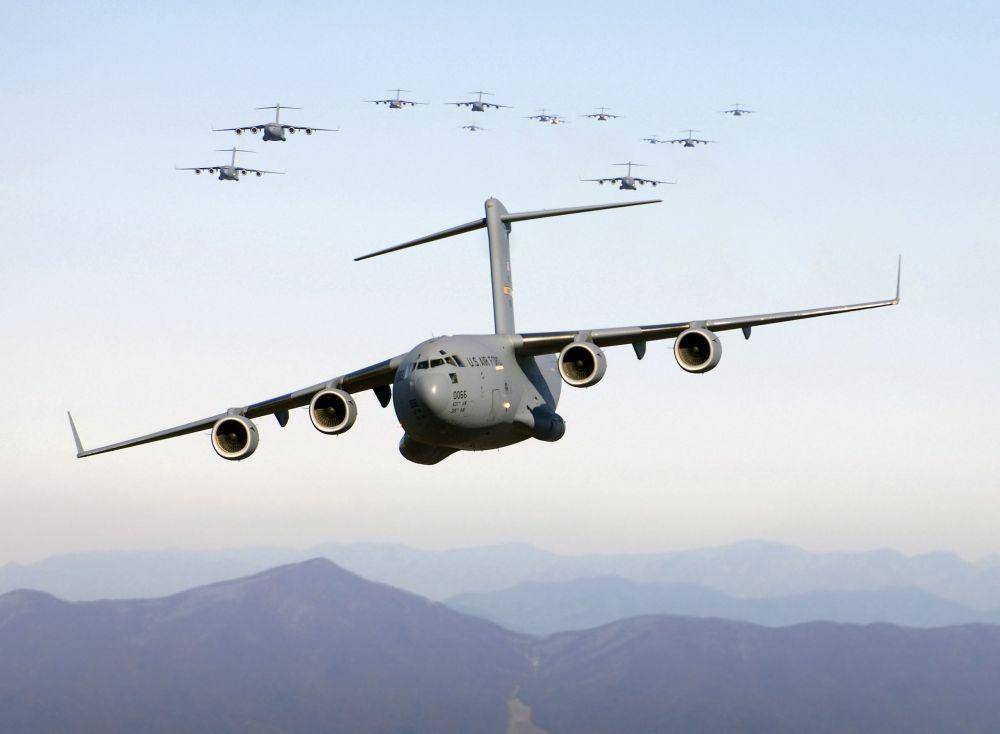 Pesawat angkut berat C-17 Globemaster III (U.S. Air Force/Staff Sgt. Jacob N. Bailey)