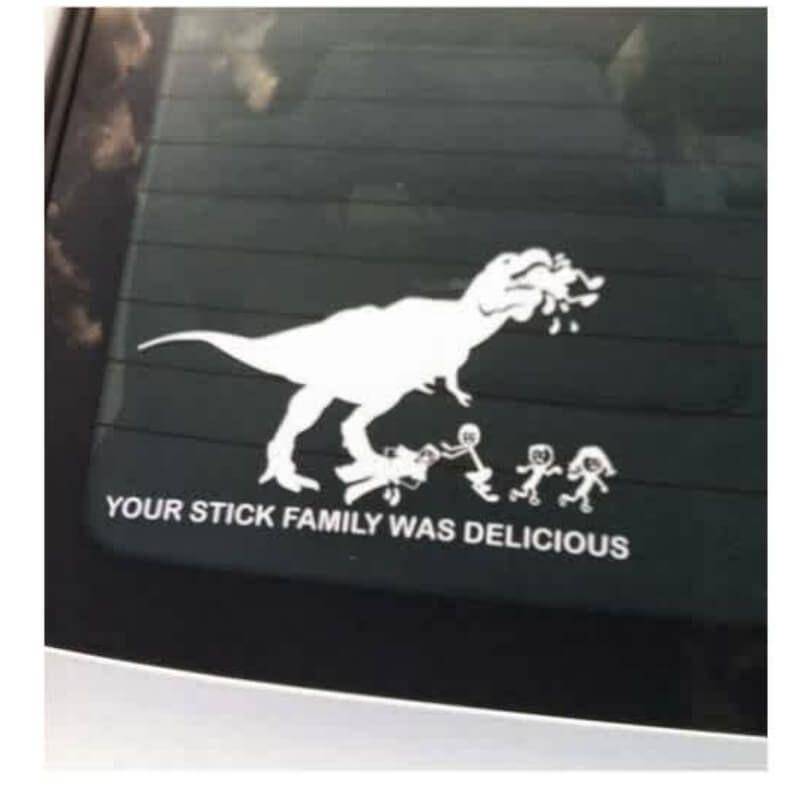 Stiker Keluarga di Kaca Belakang Mobil Ngakak (mom.com)