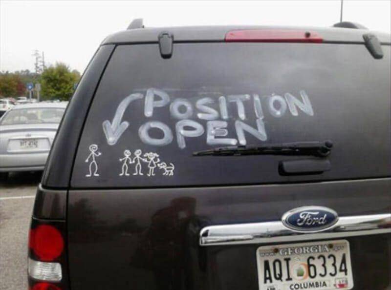 Stiker Keluarga di Kaca Belakang Mobil Ngakak (buzznicked.com)
