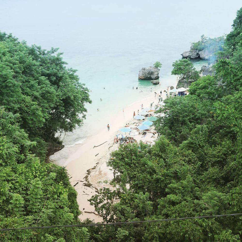 Pantai Padang-padang (instagram.com/abaknajmu)