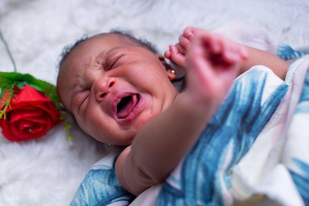 ilustrasi bayi menangis (unsplash.com/Aikomo Opeyemi)