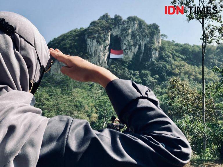 Kritik Pendaki Bandung Barat Sambil Hormat Bendera di Citatah