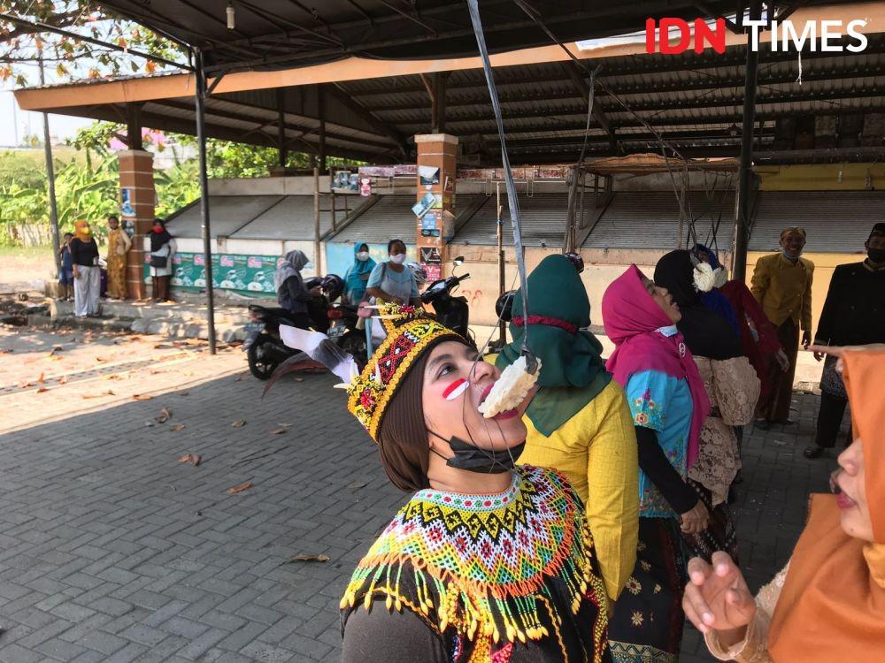 10 Potret Unik Pedagang Pasar Semarang Rayakan HUT RI Ke-76, Kocak Abis!
