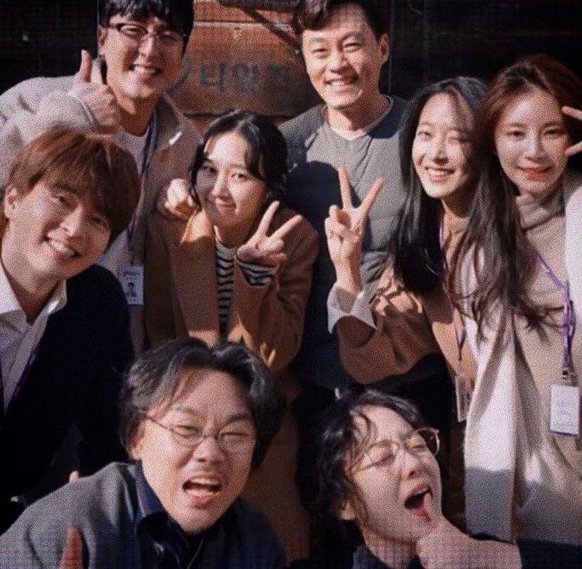 Park Ye Ni dan para pemain drama Times (instagram.com/yenipark/)