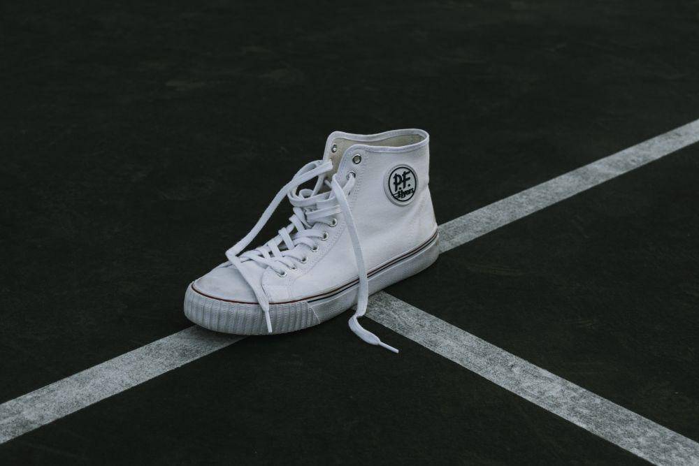 Ilustrasi sepatu kanvas (unsplash.com/Patrick Hodskins)