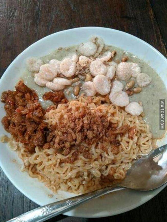 potret kocak saat makan bubur (1cak.com)