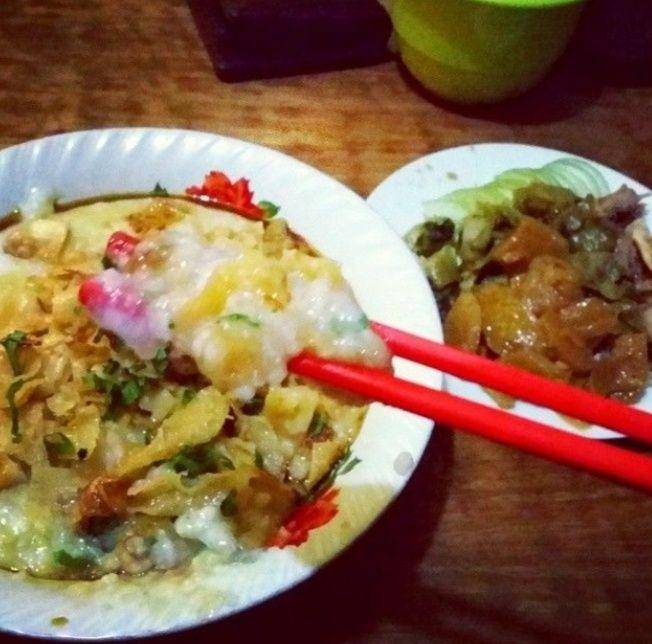 potret kocak saat makan bubur (instagram.com/memecomicindonesia)