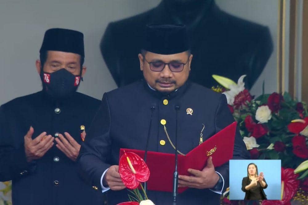 Menag Yaqut Cholil Qoumas membacakan doa saat Upacara Hari Kemerdekaan RI ke-76 pada Selasa, (17/8/2021) (youtube.com/Sekretariat Presiden)